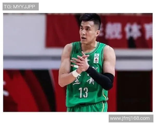 中国足球明星风采大揭秘：从青训到职业生涯的辉煌历程