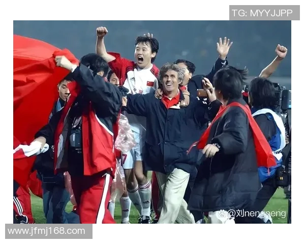 最近崭露头角的足球明星们引领新一轮的赛场风潮与热潮